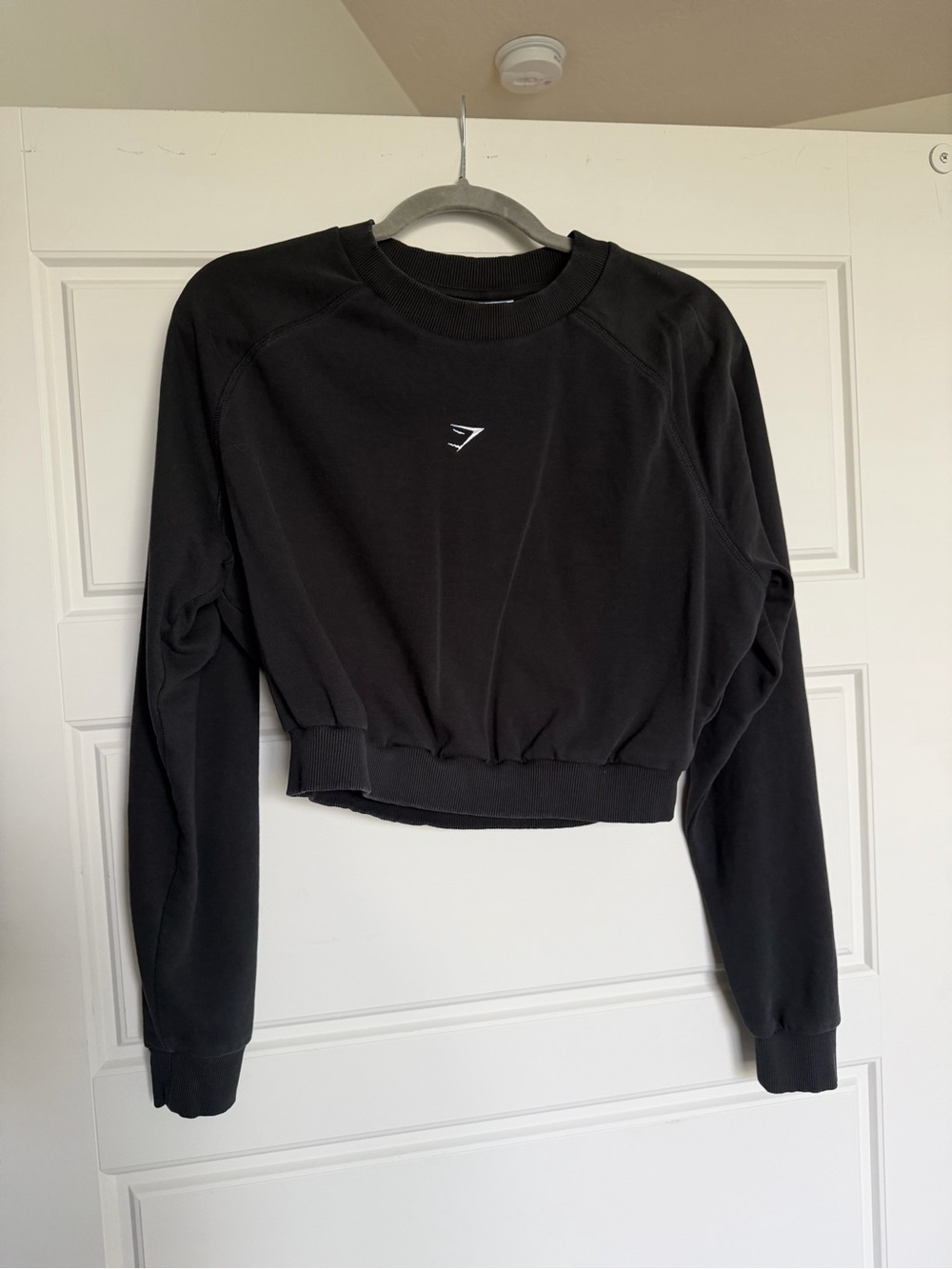 Gymshark Black Cropped Crew Sweatshirt with Logo
